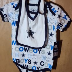 DALLAS COWBOYS HIGH QUALITY POPULAR DESIGN BABY INFANT BODY SUIT AND BIB 24 MONTHS