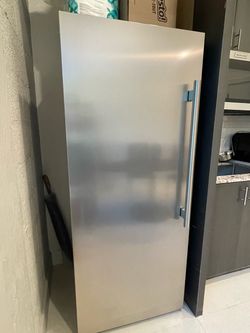 Like New Beverage Fridge