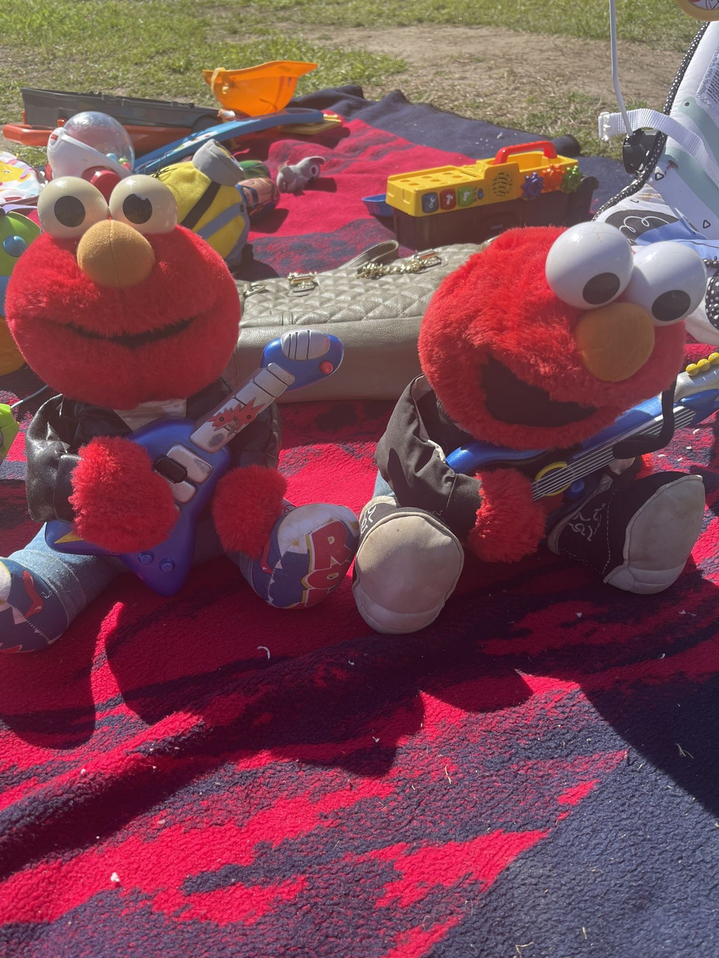 2 Musical Elmos