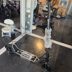 Shock-absorbing electric scooter