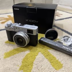 Fujifilm X100V Compact Digital Camera 26.1MP Silver/Black Wi-Fi f/2 USB-C