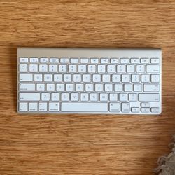 Apple Wireless Bluetooth Keyboard Silver 