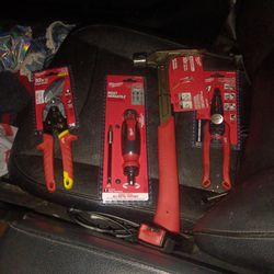 Milwaukee Hammer, Tin Snips , 7 In 1 Pliers , 13 In 1 Screw Driver 
