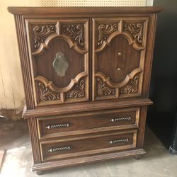 Dresser