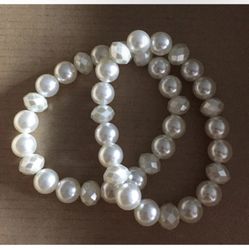  Faux pearl stretchy bracelet set.
