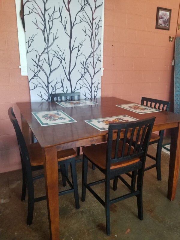 Comedor En Ecxelentes Condiciones Se Hase Entrega Si No Es Muy Lejos
