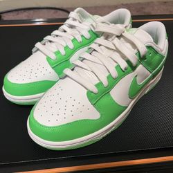 Nike Dunk Low "Sail/Green Strike"  WMNS 8.5/ 7M