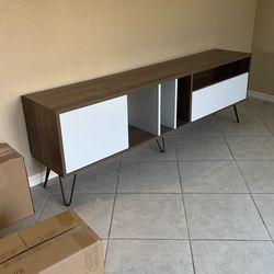 TV Stand / Entertainment Center