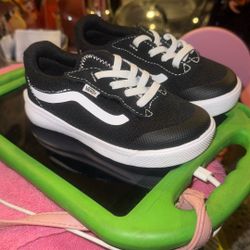 BRAND NEW SIZE 10 KIDS VANS