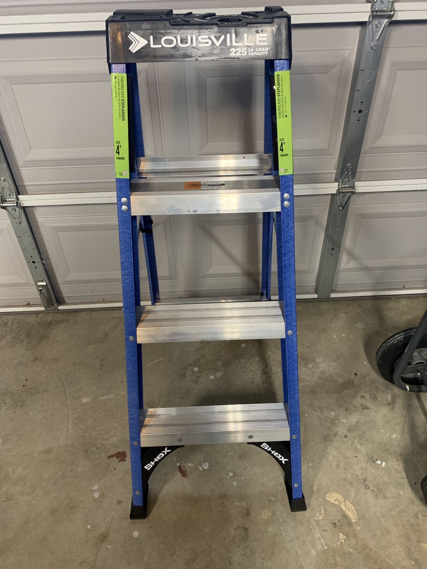 Brand New 4’ blue Step Ladder. Never used .225 lbs Capacity .$45 Firm.
