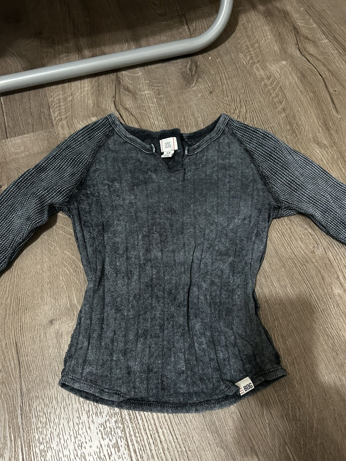 Urban Outfitters BDG size small long sleeve shirt