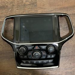 20-22 Jeep Grand Cherokee UConnect GPS Navigation 8.4 Display UAV Radio CarPlay OEM