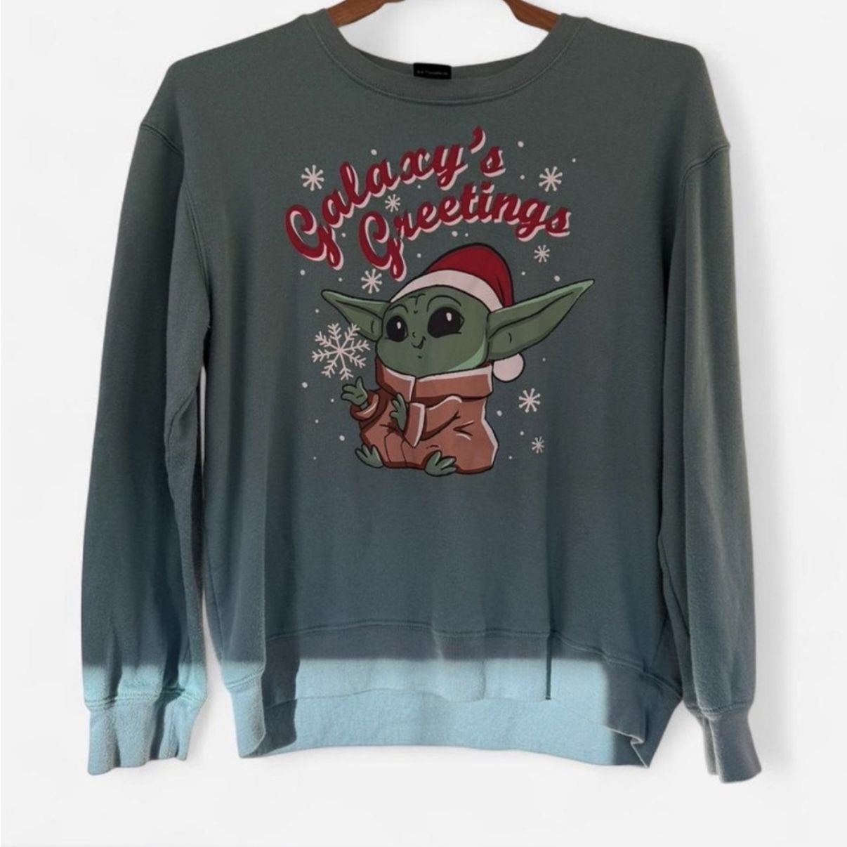 Baby Yoda “Galaxy’s Greetings” Holiday Sweatshirt – Size M (Relaxed)