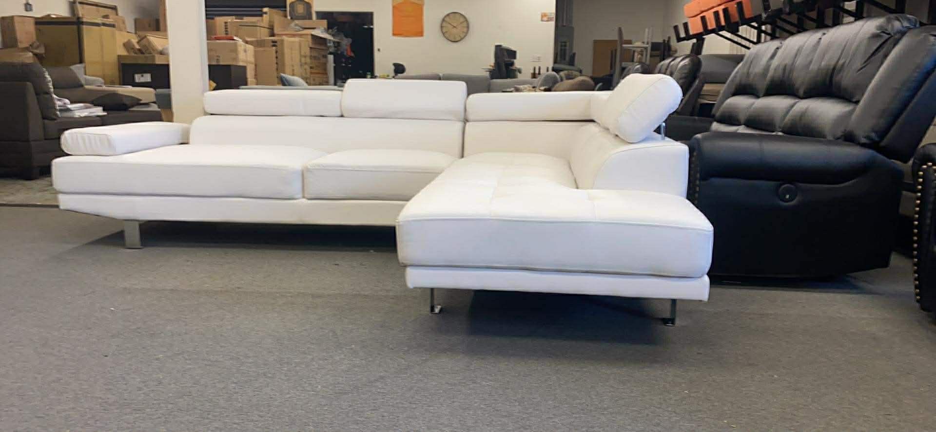 New Leather Sectional Couch / Free Delivery 