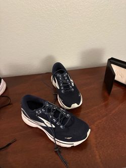 Brooks tennis shoes
