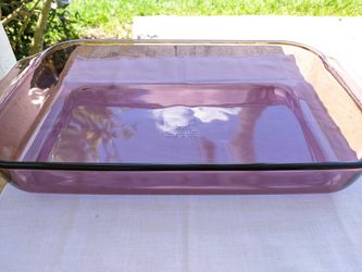 Vintage Pyrex 233 - R Amethyst Purple tinted Glass 3 Qt Casserole