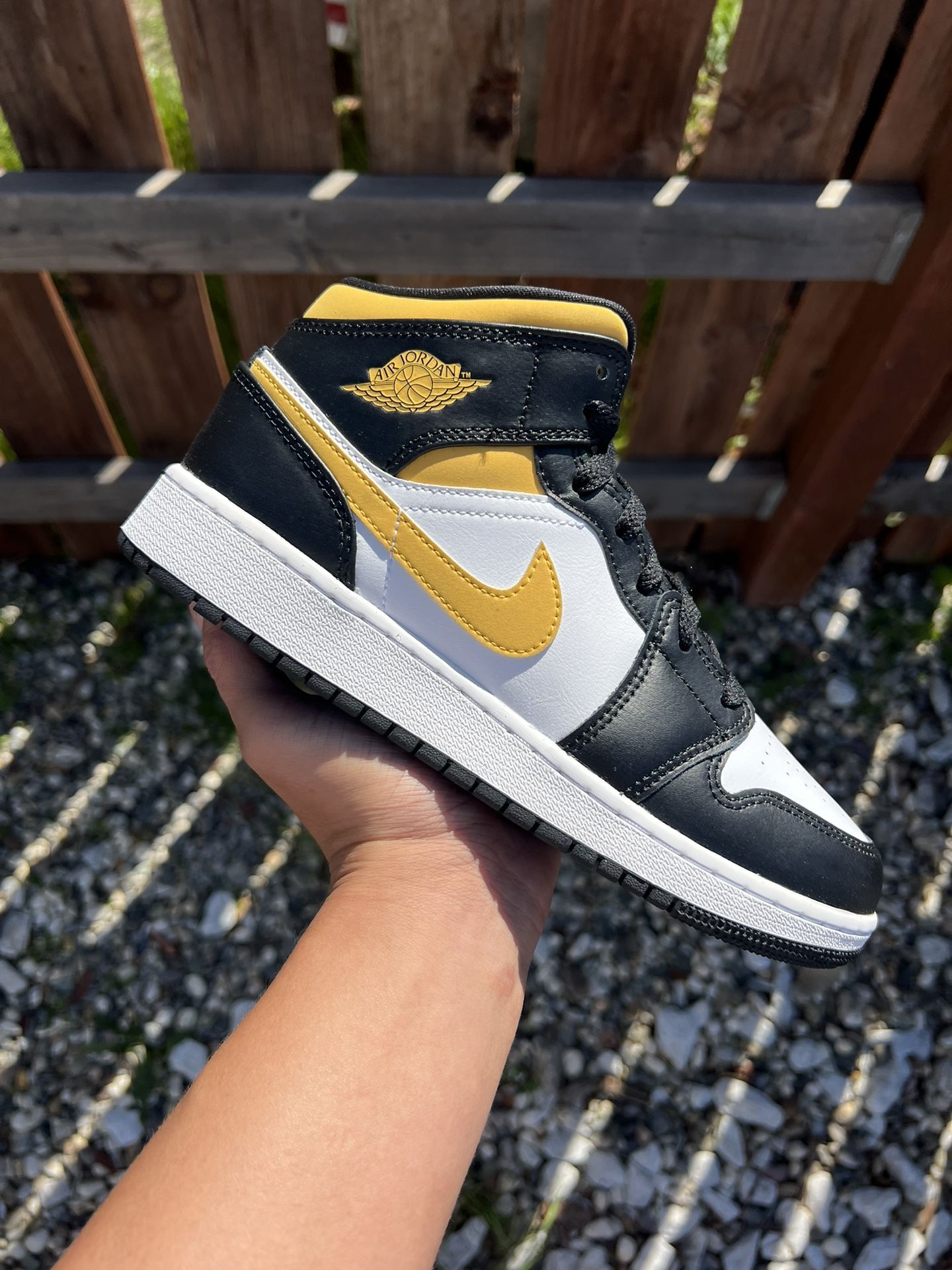 Jordan 1 Mid White Pollen Black (Size 5.5Y)