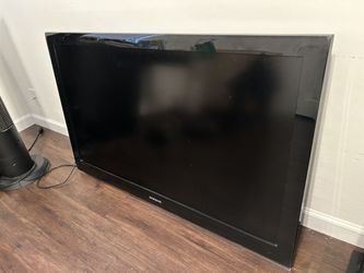 Samsung TV 40 in x 22 3/4 in Black. Model No. LN46B530P7N