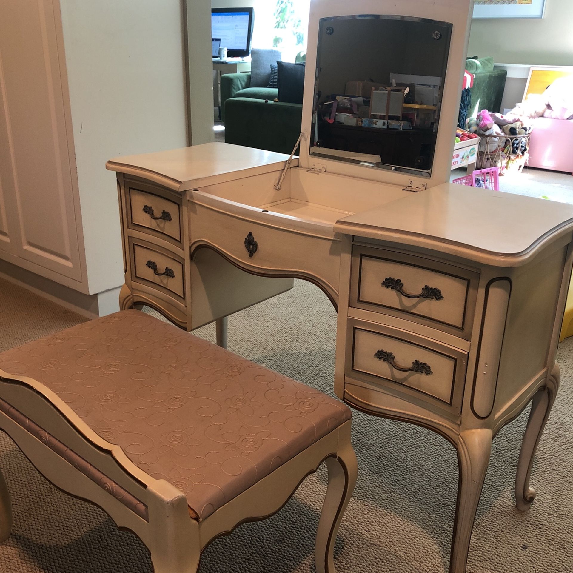 Curved Vintage vanity Desk And Bench (42x17)
