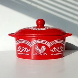 New Vintage Temptations Doodle Doo Red Rooster 10oz  Cooking Serving  Pot Dish  Plate Kitchen 