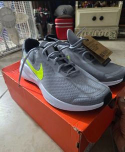 Nike Men's Revolution 7 road running shoes in a Wolf Grey/Volt colorway.  Sz 13