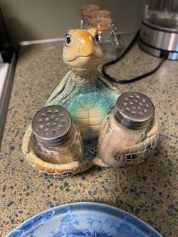 Sea Turtle With Salt and Pepper Shaker Figurine Set for Beach Bar or tropical kitchen