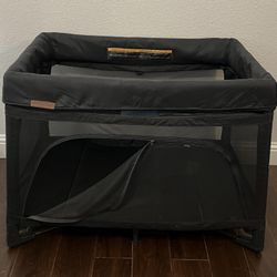 UPPAbaby REMI Playard, Jake (Charcoal)