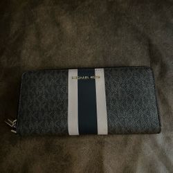 Michael Kors Continental Zip-Around Wallet
