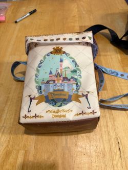 Disneyland Magic Key D70 Crossbody Bag