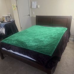 Free Beds in dicent Shape One Twin and One Queen Must Take Both