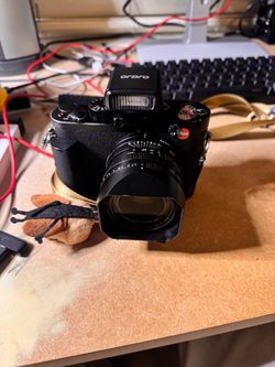 Leica Q (typ116) with original accessories