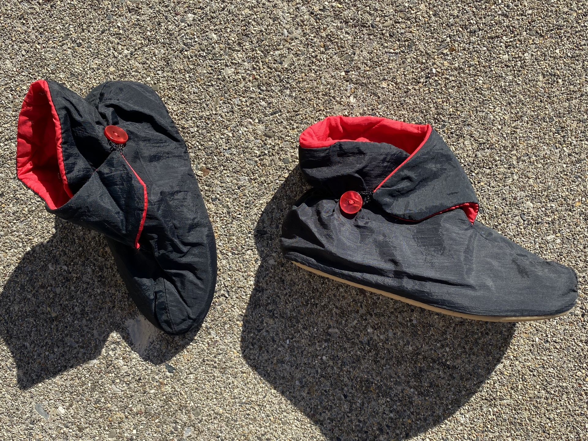 Size 5/6Y - Children’s Dearfoams Black Slippers