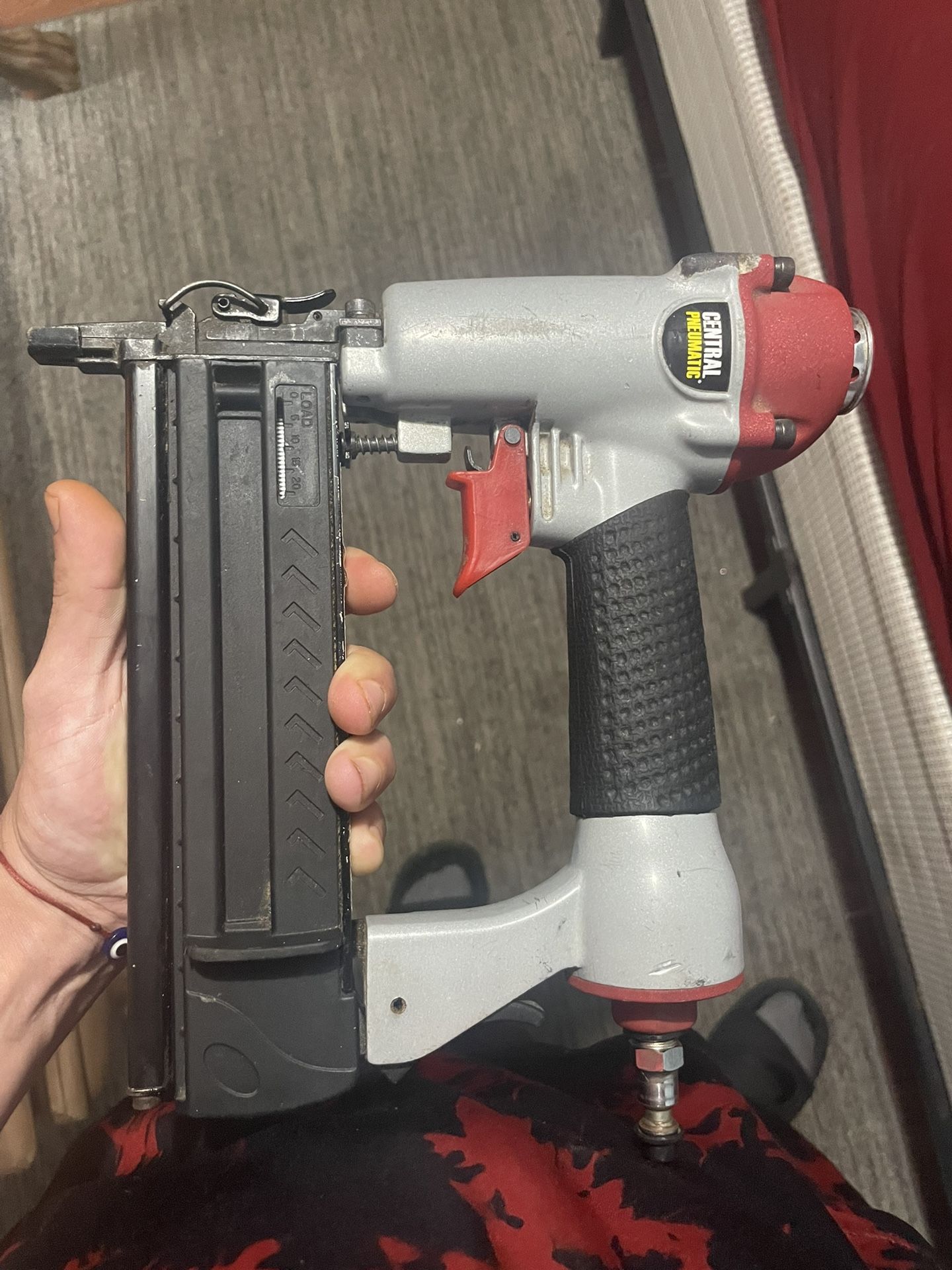 Air Nail / Staple Gun