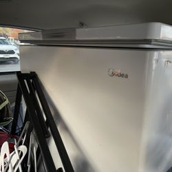 Midea Freezer