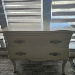 ELEGANT FURNITURE ACCENT