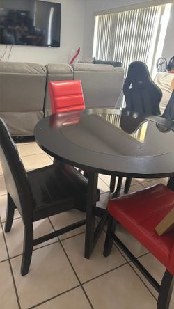 Dinning table and 4 chairs