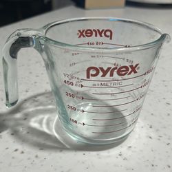 PYREX model 5 measuring  cup