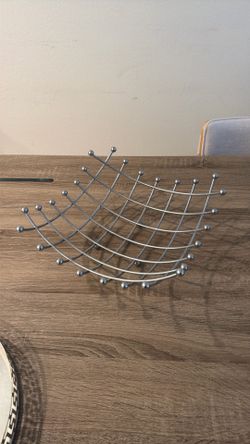 Kitchen metal fruit/veggie bowl
