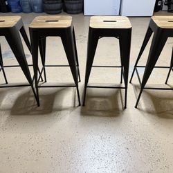 AVAILABLE (4) Backless Bar Stools. $80/pair Or $40 Each 