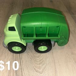 Toy trucks | Camiones de juguete