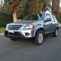 HONDA CR-V SUV AWD SUPER CLEAN!