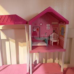 Mini doll house