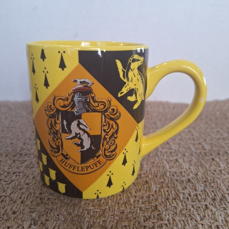 Silver Buffalo Harry Potter Hufflepuff House Ceramic Mug