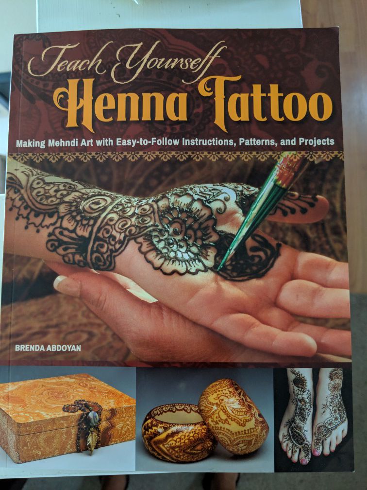 Henna book and 4 tubes