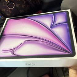 13 In Purple iPad Air 2024 Celllular+wifi 