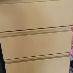  File Cabinet for free - 3 Drawer 