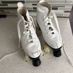 Women’s White Roller Skates Size 6 20