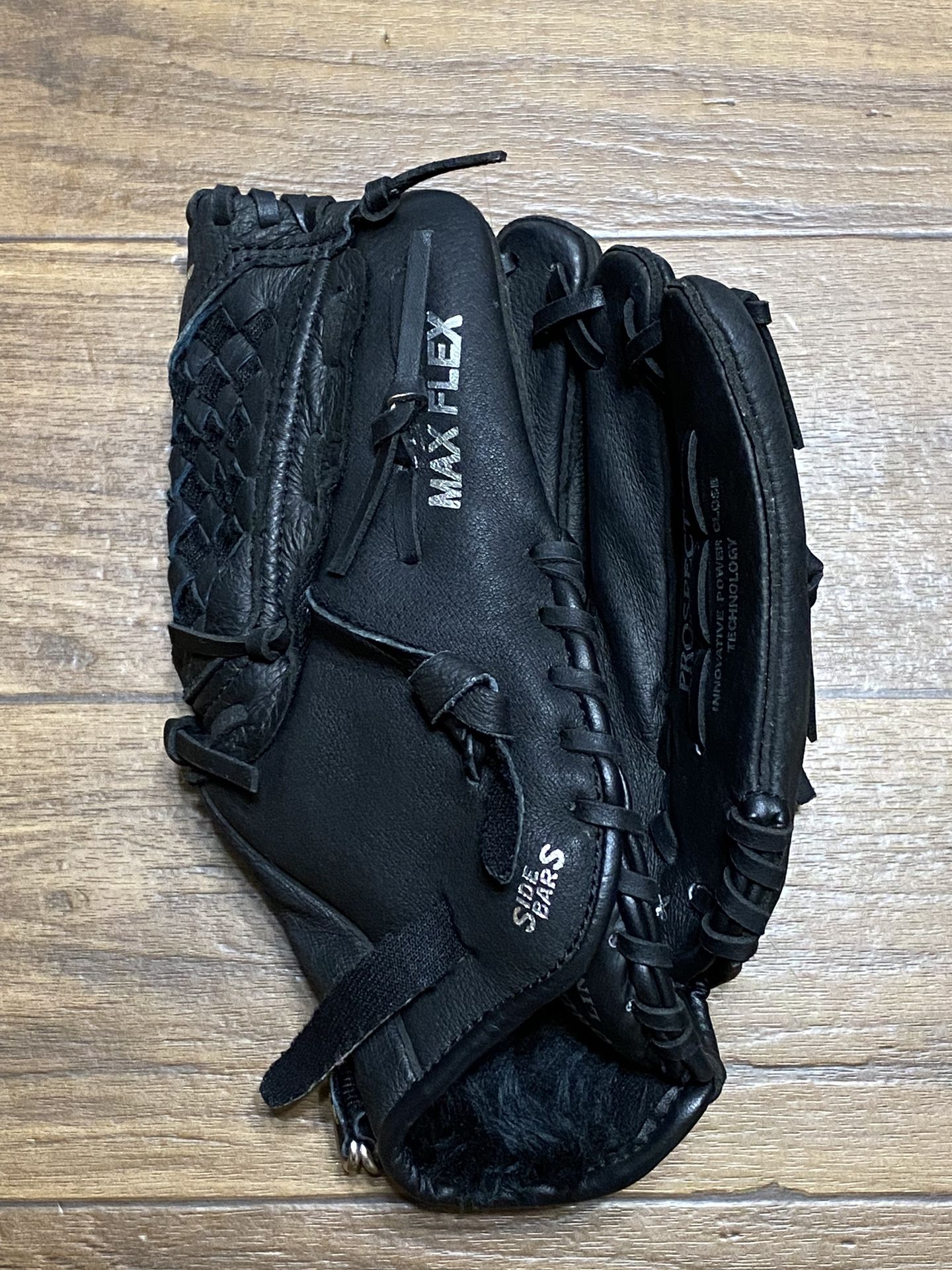 Mizuno Softball Glove, size 10.75” right hand throw 