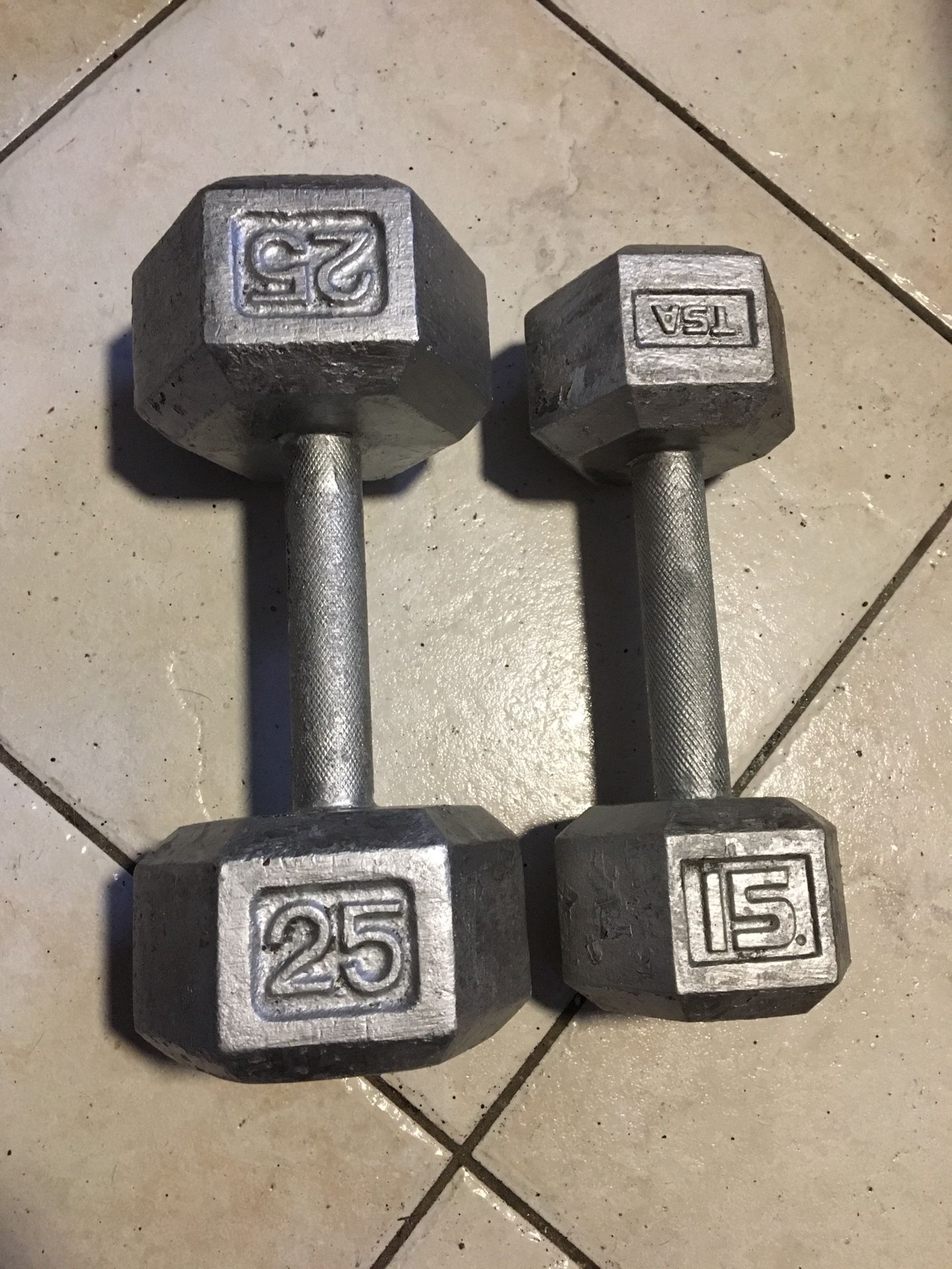 Set of 2: SINGLE 15lb Hex Dumbbell and a SINGLE 25lb Hex Dumbbell