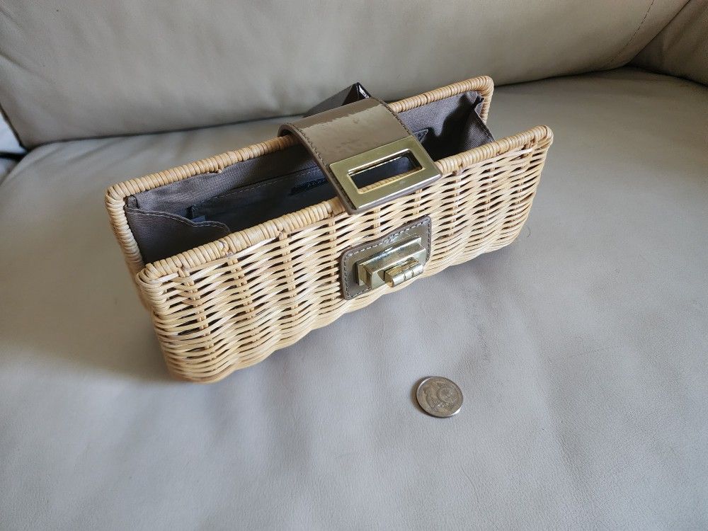 Vintage JC Crew Wicker Basket Hardcase Clutch Purse Elegant Women's Accessories for Any Day.